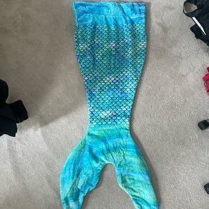 Mermaid tail, blanket